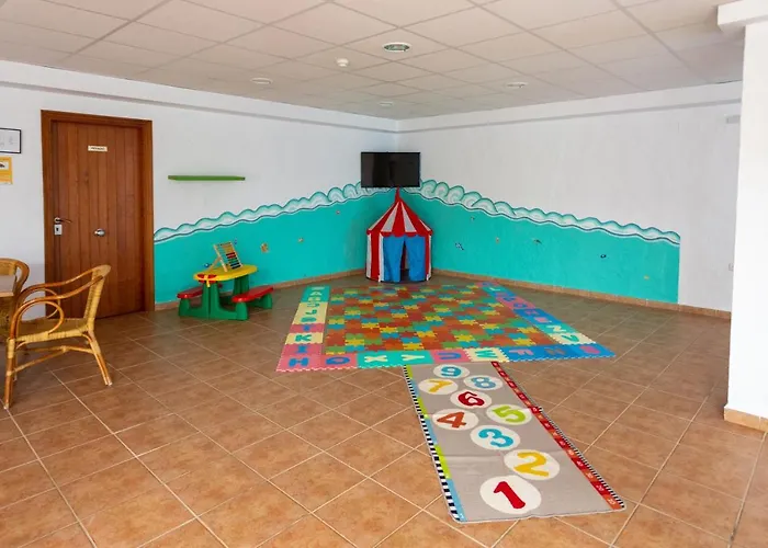 Hotel Oasis Atalaya *